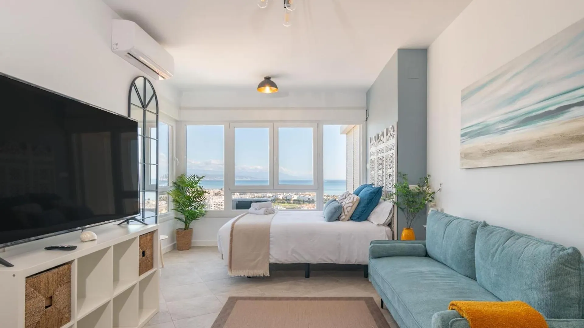 Fantastico Estudio Con Vistas Panoramicas Al Mar Torremolinos